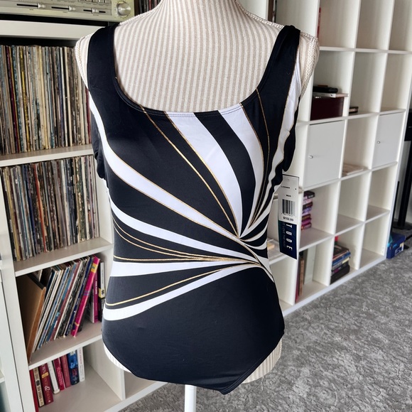 Longitude one piece size 8 - Picture 1 of 5